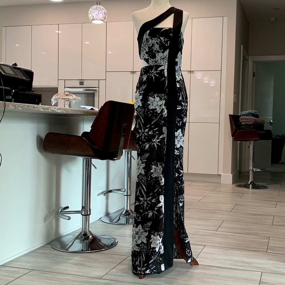 BCBG Max Azria Long Blk & Wht Lace Gown